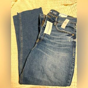 Old Navy NWT Ski-Hi Straight jeans. Size 12.